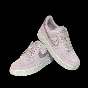 Nike Women's Air Force 1 '07 SE Low Platinum Violet Size 7.5 New w/o box